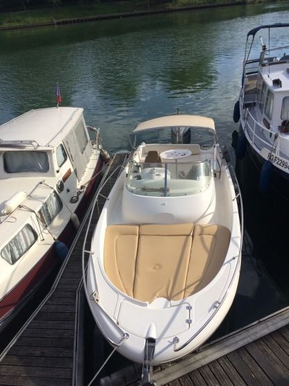 Location Bateau à moteur Jeanneau 755 Nogent-sur-Marne