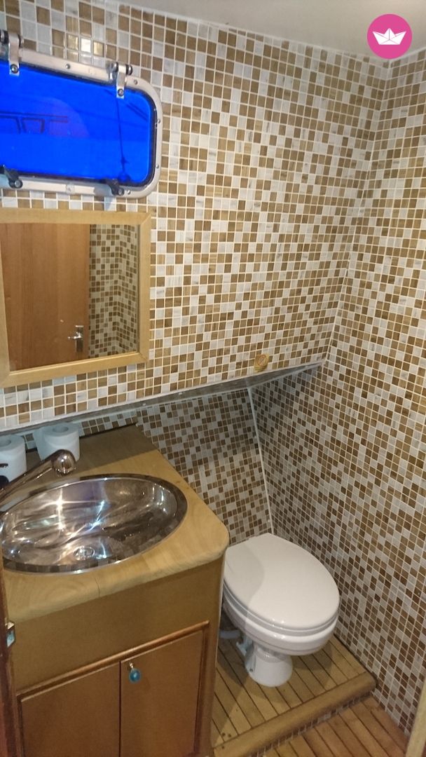 Motorboat Wave Runner 50 for hire