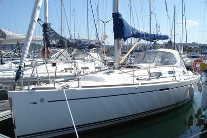 Hire Sailboat DUFOUR DUFOUR 34 Cherbourg-Octeville