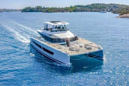 Noleggio Yacht  Fountaine Pajot Power 67 Salerno