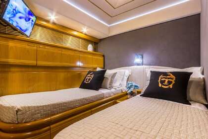 Ferretti 80 for day and weekly cruises