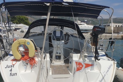 Hire Sailboat Bavaria Bavaria 39 Cruiser Primošten