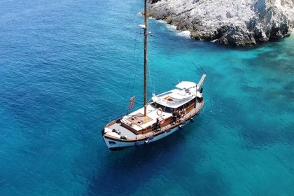 Hire Motorboat Traditional Mediterranean Cruiser Loutraki