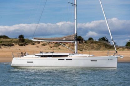 Charter Sailboat Jeanneau Sun Odyssey 419 Plattsburgh