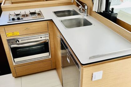 ONE IBIZA CREWED CATAMARÁN EXCESS 11