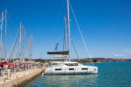 Hire Catamaran  Lagoon 46  Pomer