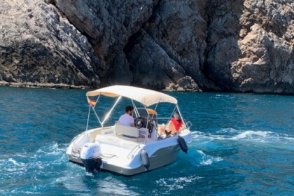 Discover the coast of Girona in a Marinello motorb