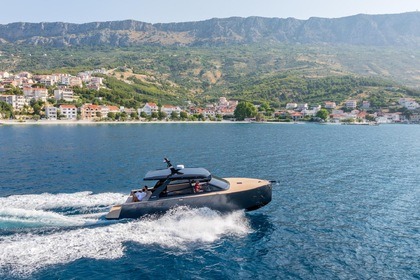 Hire Motorboat Colnago 38 Split