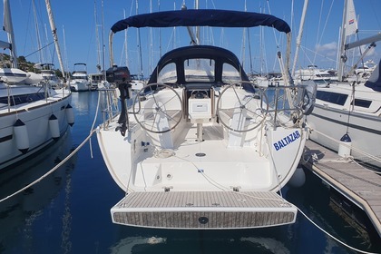 Hire Sailboat Bavaria Bavaria Cruiser 34 Drage, Pakoštane