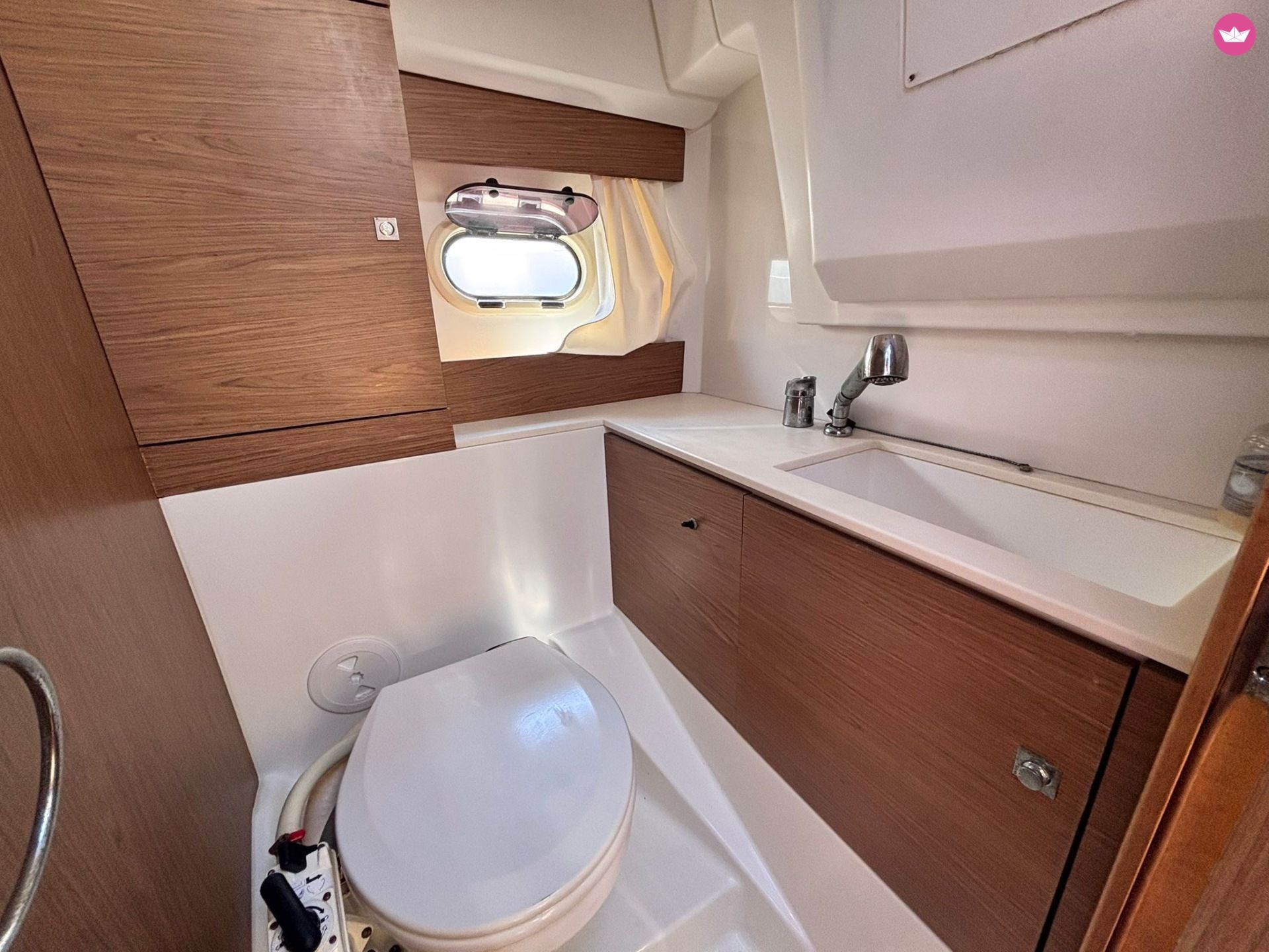 Bateau à moteur Jeanneau Leader 8 320cv 6