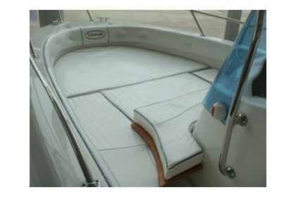 Aproveite a navegação neste barco sem licença d