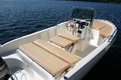 Location Bateau à moteur Capelli Cap 18 Antibes