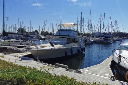 Charter Motorboat Trojan F-32 Kortgene