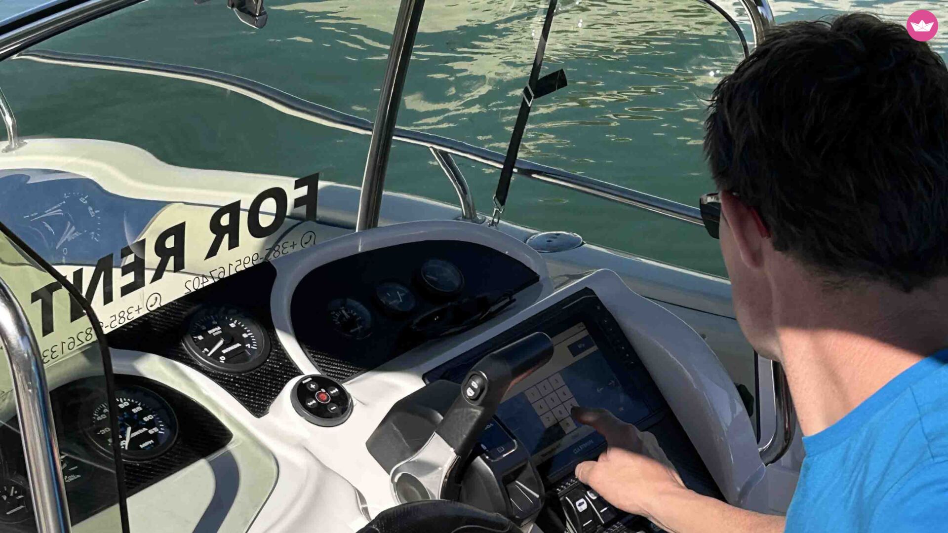 Bateau à moteur Ranieri Voyager 22 Limited edition 200cv 7