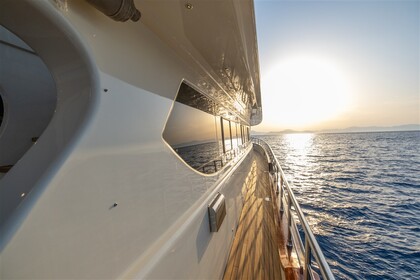 Custom Built luxury motor yacht with a capacity of 12 people