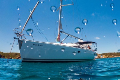 Rent this sailing boat and get to know the beaches