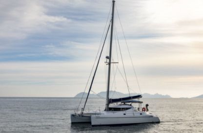 Rental Catamaran Fountaine Pajot Athena 38 Vigo