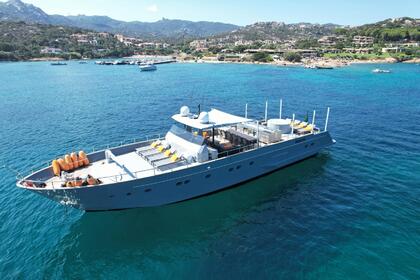 Noleggio Yacht a motore San Lorenzo 80 Porto Cervo