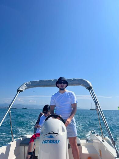 Сен-Лоран-дю-Вар Without license Karel V160 alt tag text