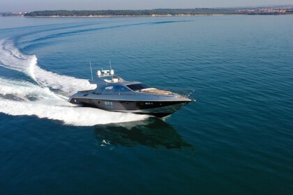 Hire Motorboat Azimut 68S Split