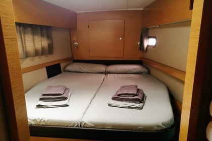 Catamarán "VITANBLUE" Helia 44.