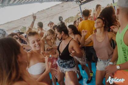 Hire Motorboat Iveco Aifo Carvel Motorship Ċirkewwa