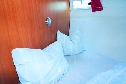 Rent this houseboat and get to know  Havel