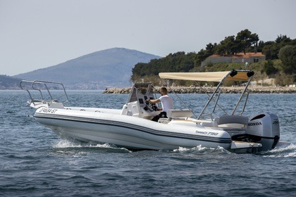 Rental Motorboat Marlin 790 Dynamic Split