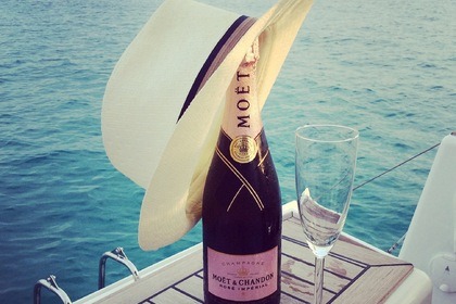 All included daily cruises - Hanse 385