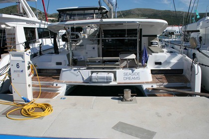 Charter Catamaran Lagoon-Bénéteau Lagoon 42 - 4 + 2 cab. Trogir