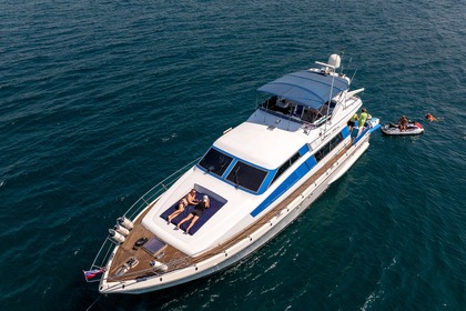 Een jachtcruise langs de kust van Pattaya van 3 uur. Accommodatie voor 1 tot 20 personen.