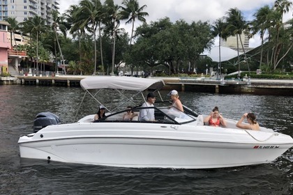 Hire Motorboat RINKER Q3 Fort Lauderdale