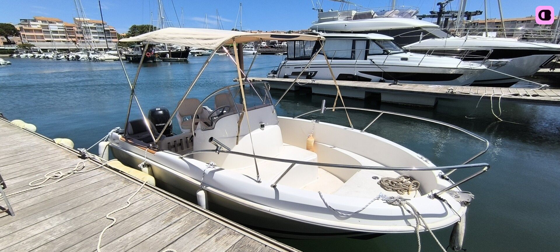 Bateau à moteur Jeanneau Cap camarat 545 style 5
