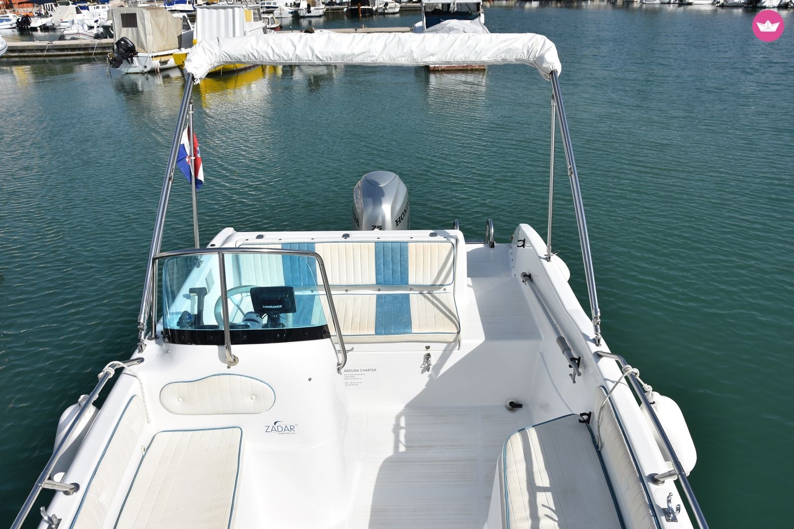 Motorboat Tusek Cobra 499F for hire