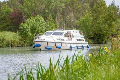 Rental Houseboats Classic Tipperary Class Leitrim Village