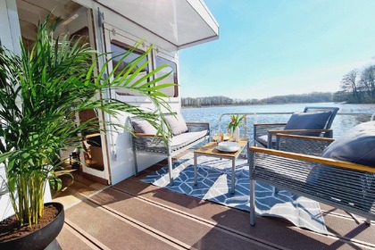 Nagelneues Hausboot für 4 Personen Plauer Seenplatte oder Müritz