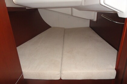 Sail the Adriatic on "Riana" Hanse 385 from 2015.