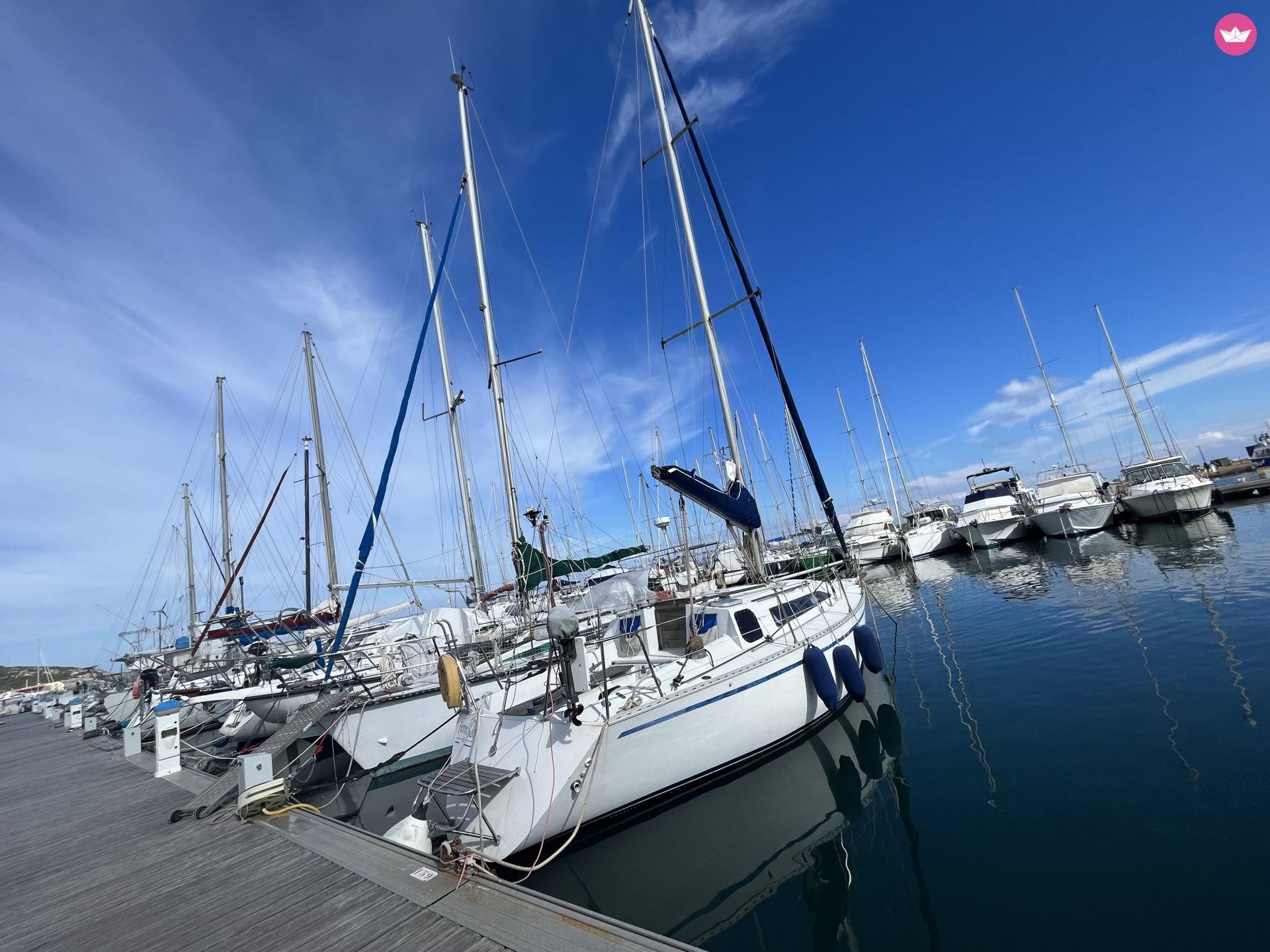 Comment nettoyer les voiles de son bateau ? - Le Blog des passionnés de  bateaux à moteur et de voiles