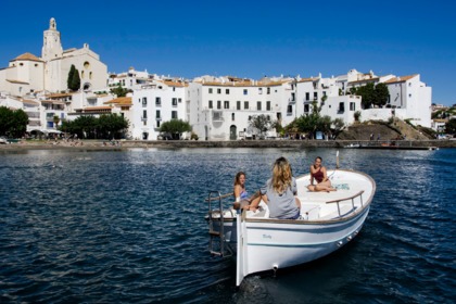 Feel the speed with this 38 motorboat