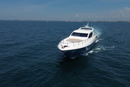 Charter Motorboat ARNO Leopard Gaeta