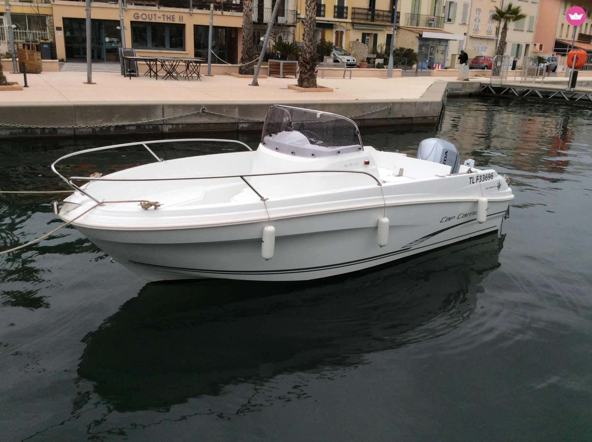 Bateau à moteur JEANNEAU Cap camarat 5.5cc 90cv 7