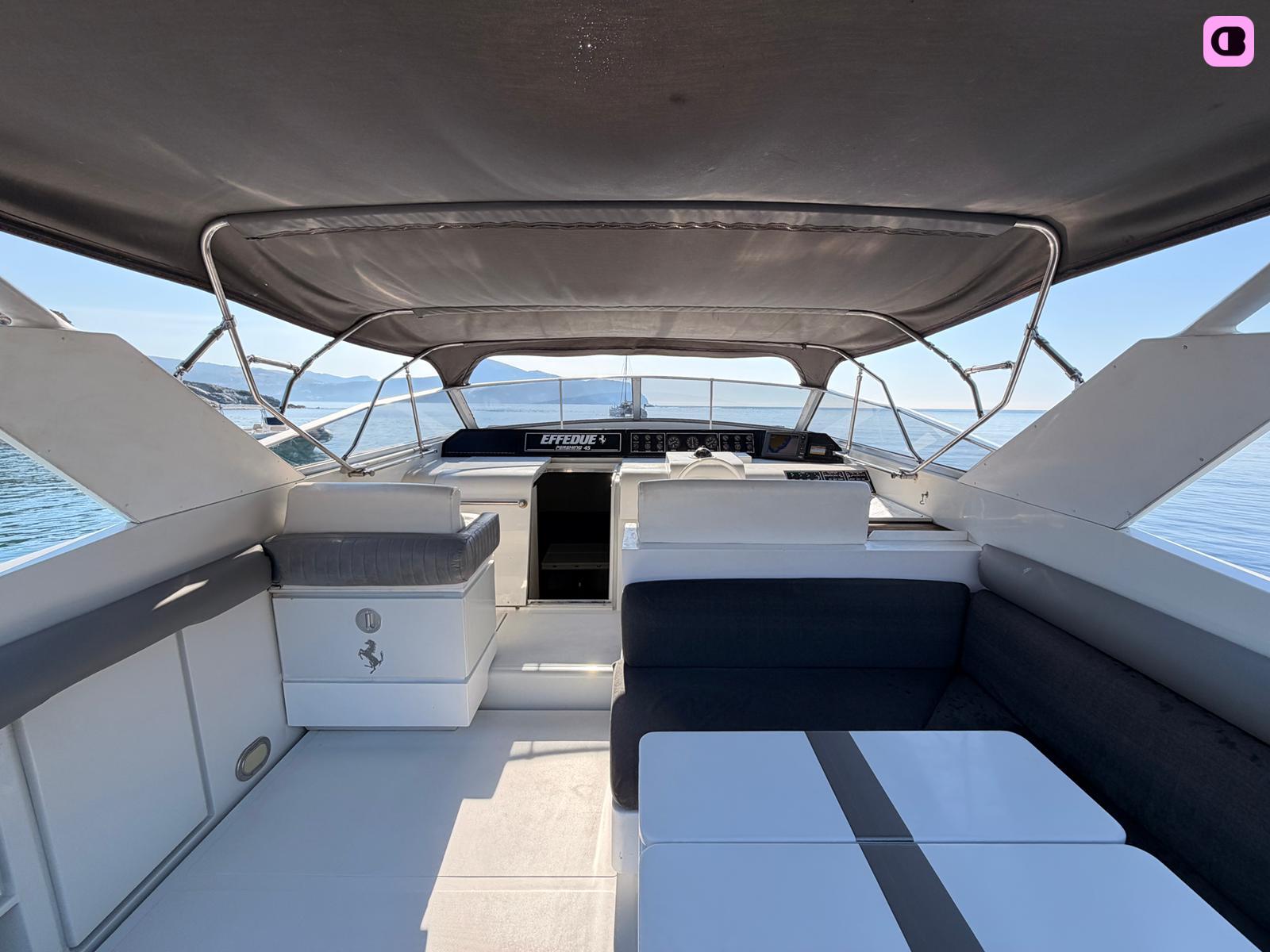 Bateau à moteur Pershing Open 48 500cv 3