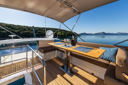 Motor Jacht Sealine F430 in Dubrovnik