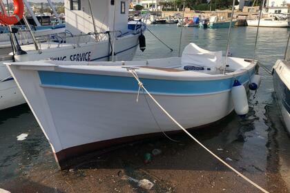 Hire Motorboat Gozzo 6 metri Torre Vado