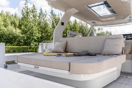 Hire Motorboat Quarken 35 sport Cala d'Or