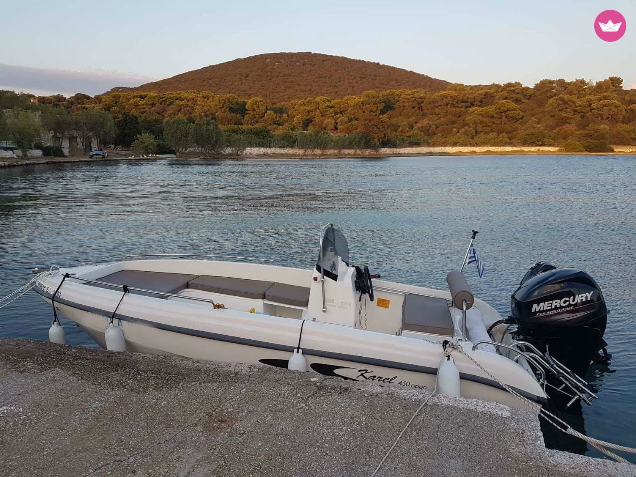 Rental motorboat in Nea Makri  