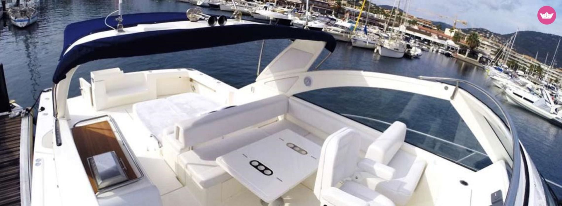 Charter Motorboat Riviera 48 Express Cavalaire-sur-Mer