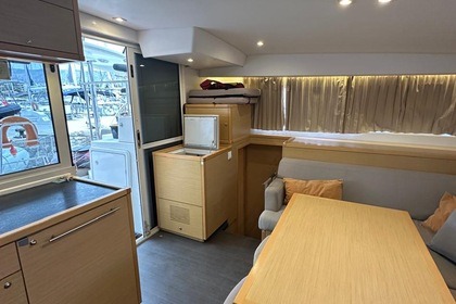 Hire Catamaran  Lagoon 400 S2 Mykonos