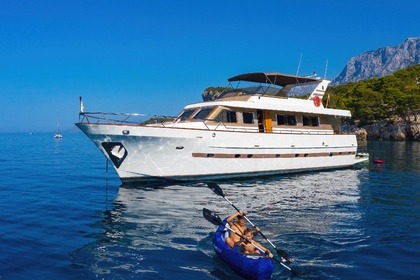 Rental Motor yacht CCYD 200 Makarska