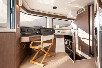 Explora Ibiza a Bordo del Exclusivo Bali 4.6